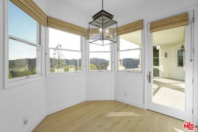 Primary Photo - 2020 Palisades Dr