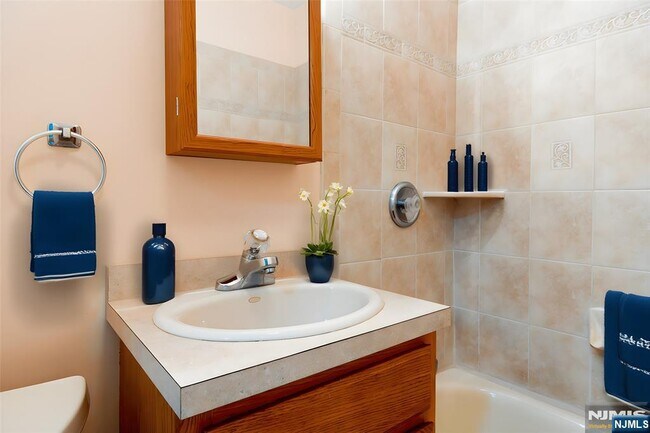 Building Photo - 395 S Park St