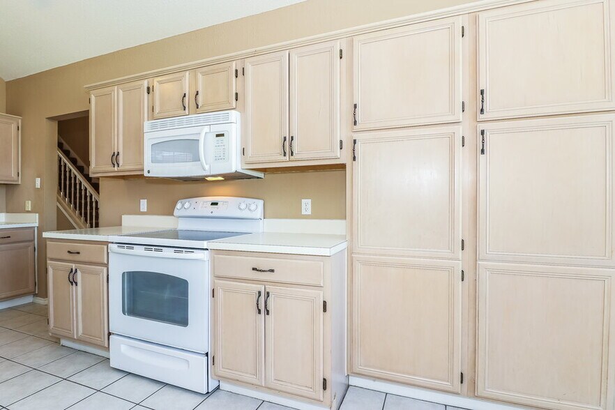 Building Photo - 941 Azalia Dr