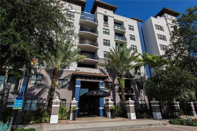 Building Photo - 450 NE 5th St