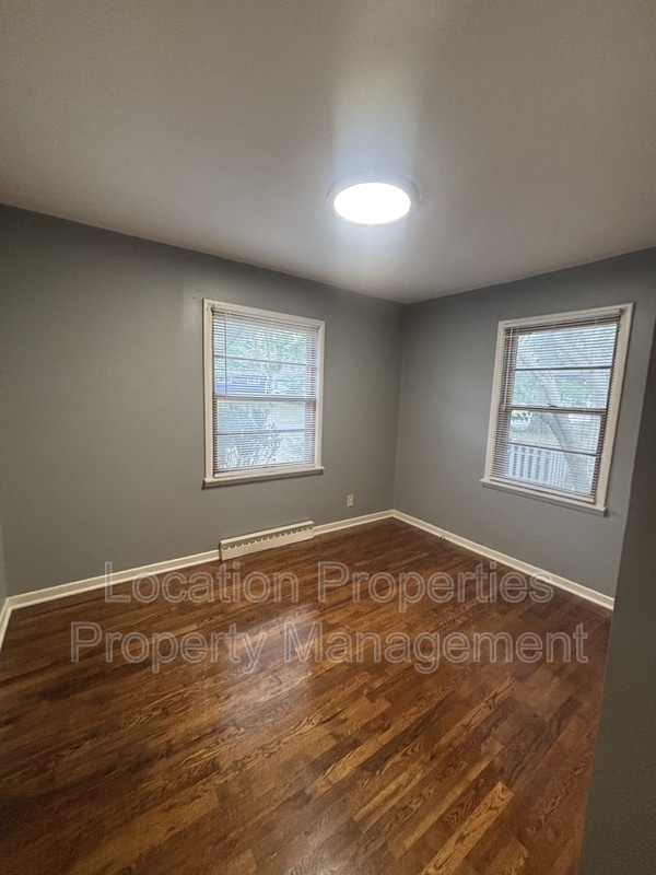 Building Photo - 2127 Mitchell St