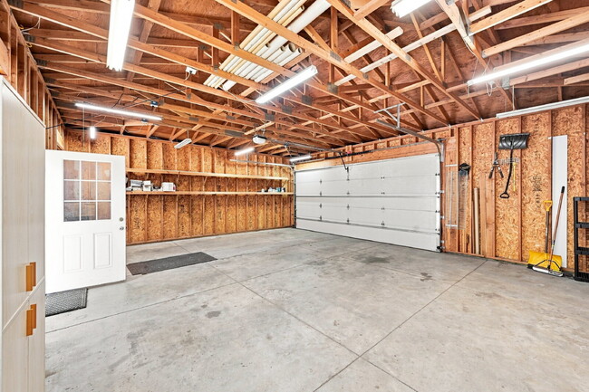 Building Photo - $3,195.95-  3 Bed, 2 Bath Home in Denver with Private Outdoor Area!