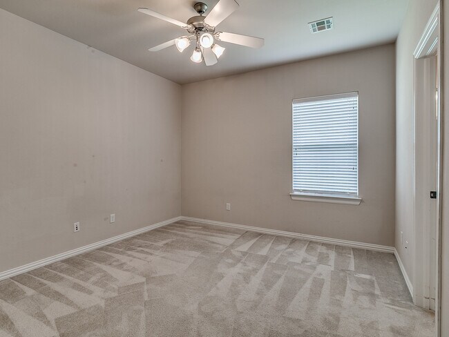 Building Photo - 2044 Sq. Ft. Home- Gated Community with a ...