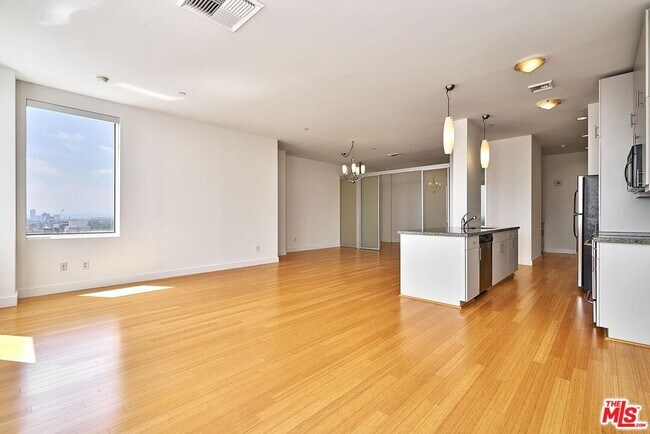 Building Photo - 3810 Wilshire Blvd