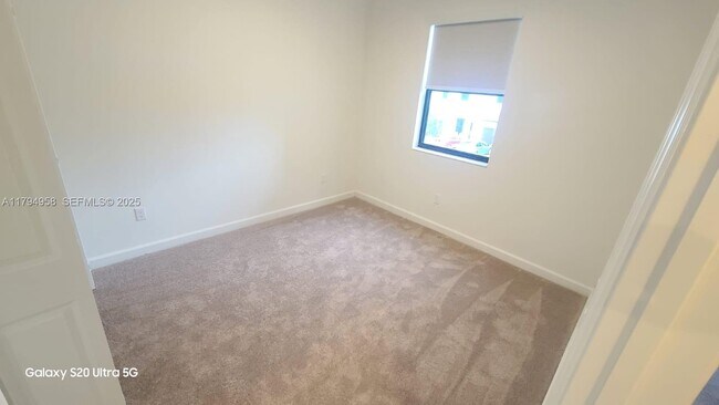 Building Photo - 226 SW 159th Ct