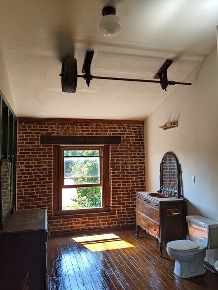 Bathroom - 11 Spruce St