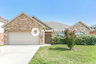 Building Photo - 3 Bedroom Pet-Friendly Home in Crowley, TX with Main Street Renewal