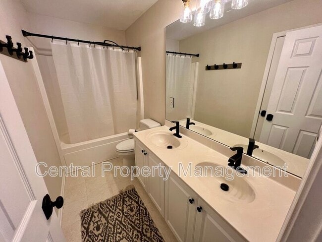 Building Photo - 3 Blanton Ln