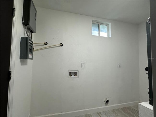 Building Photo - 4300 Avanti Cir
