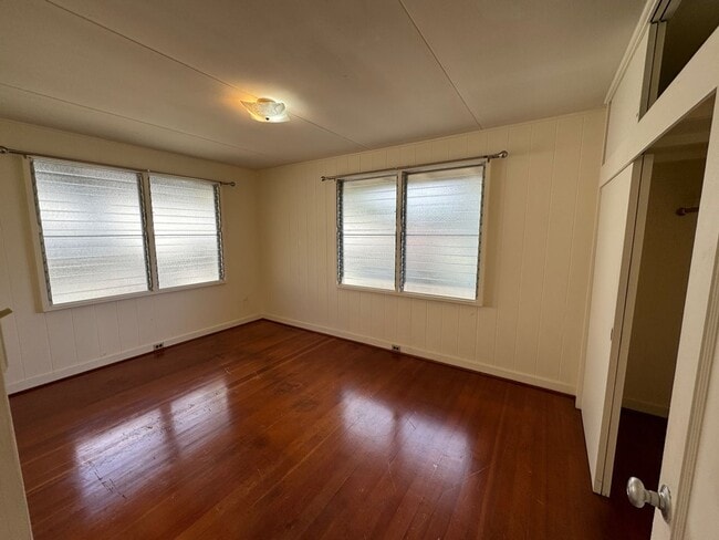 Building Photo - For Rent - 55 Mango St.