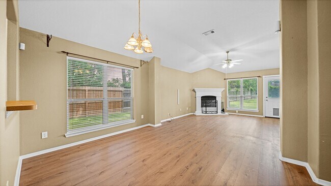 Building Photo - 213 Mesa View
