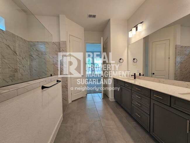Building Photo - Move-In Ready Home in Sienna with Resort Amenities
