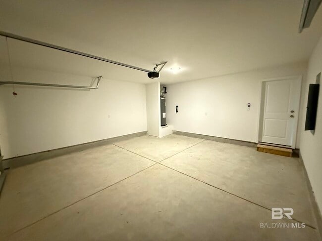 Building Photo - 16223 Eden St