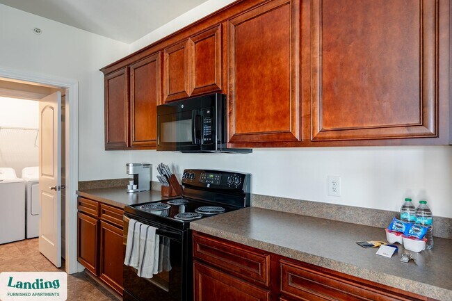 Building Photo - 2118 Silvercrest Dr