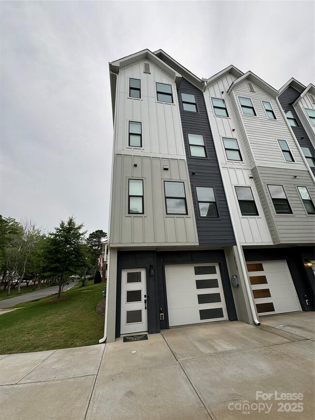 Building Photo - 2009 Hamorton Pl