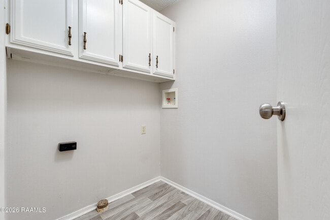 Building Photo - 200 Lodge Dr