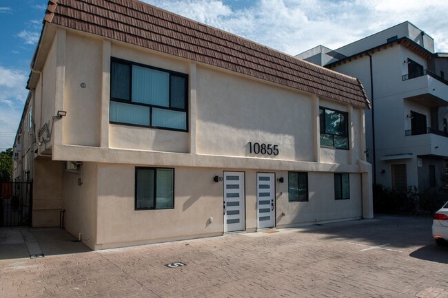 Building Photo - 10855