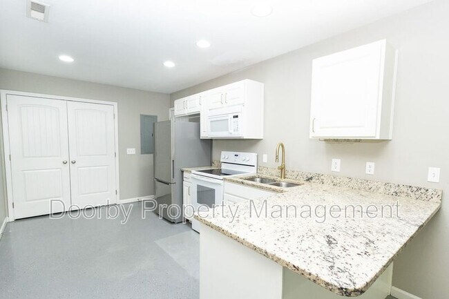 Building Photo - 3850 Youngstown Rd