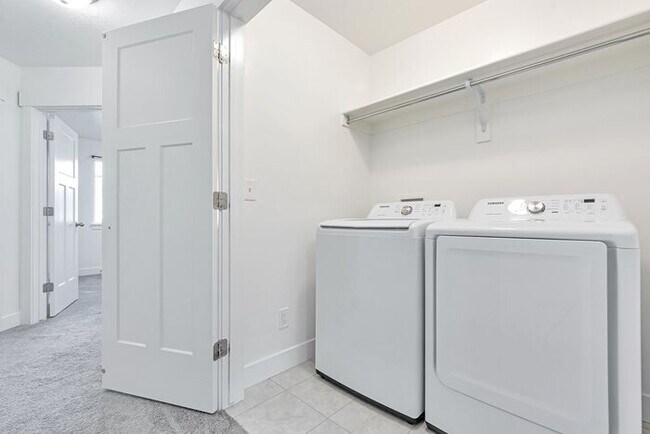 Building Photo - ROW END TOWNHOUSE W 2 CAR GARAGE + AMENITIES