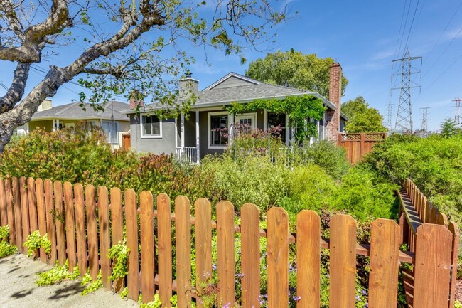 Building Photo - 192 Aviador Ave