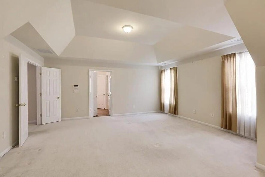 Building Photo - 1504 Longmont Dr