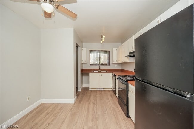 Building Photo - 9471 Madison Ln