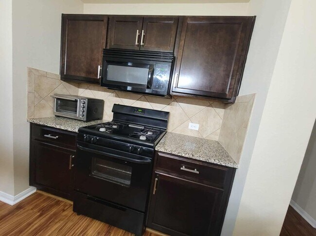 Building Photo - 213 Camellia Dr