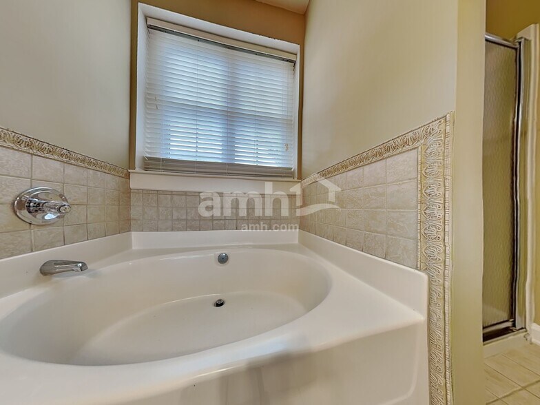 Building Photo - 1100 Secotan Pl