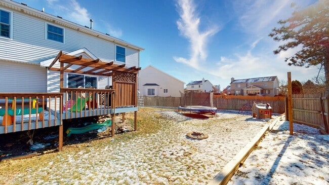 Building Photo - Stunning 4-Bedroom, 3.5-Bath Home with Ove...