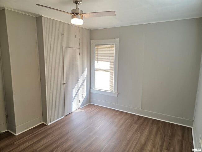 Building Photo - 405 S Main St