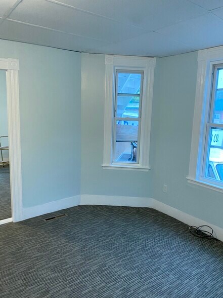 Living room - 114 Hampson St