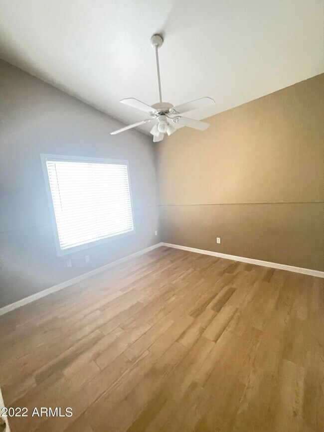 Building Photo - 658 N Poplar Ct