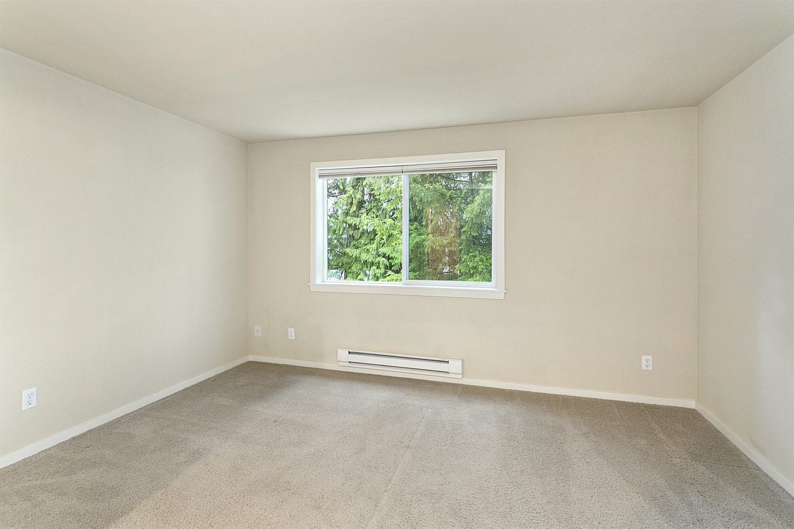 Building Photo - Spacious Mill Creek Corner unit Condo In-Town