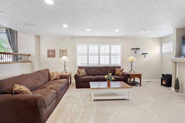 Building Photo - 806 N Knudson St