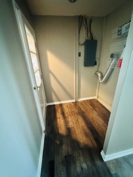 Laundry Room - 4313 Alder Dr