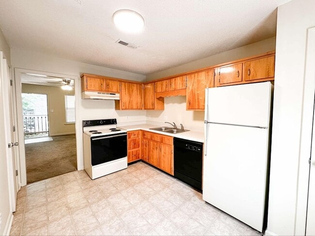 Building Photo - 470 Martha Ln