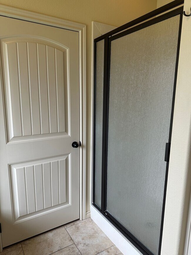 Building Photo - College Station -3 bedroom / 2 bath / 2 ca...
