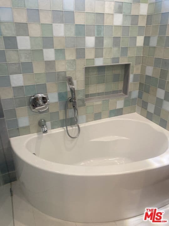 Building Photo - 2152 Parnell Ave