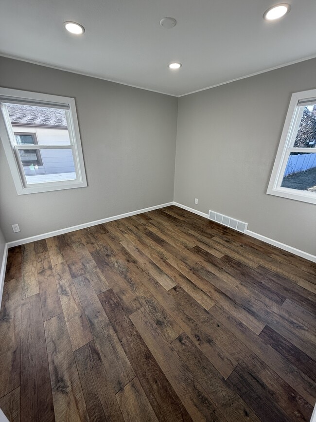 Building Photo - 3250 3rd Ave S