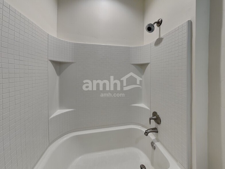 Building Photo - 302 E Sicily Dr