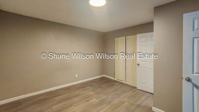 Building Photo - 7609 Holiday Hills Dr