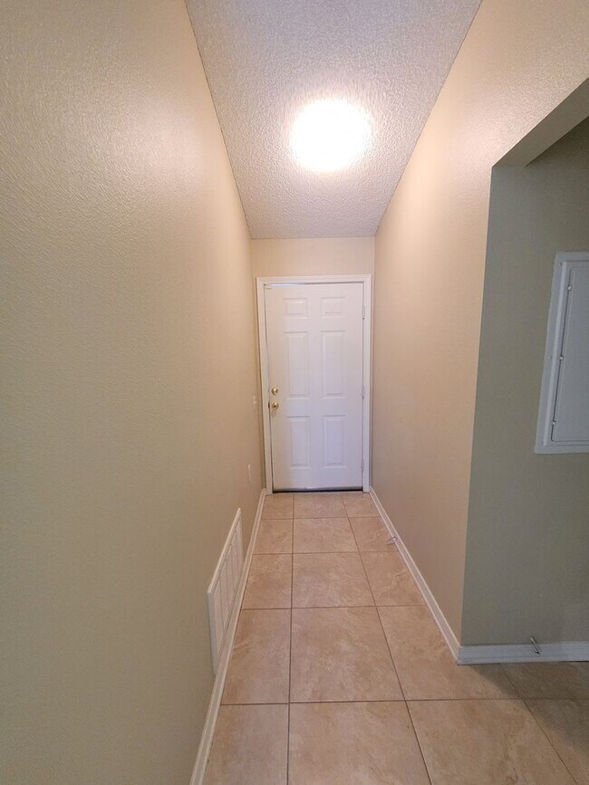 Building Photo - 8158 Heirloom Dr