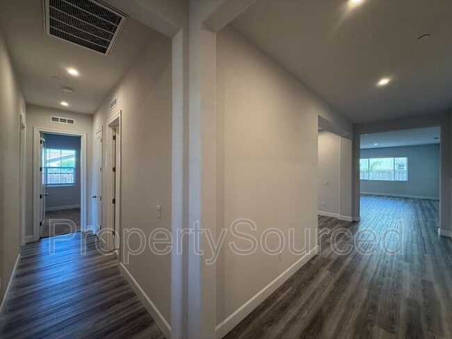 Building Photo - 614 Madrone St