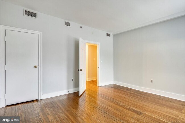 Building Photo - 3039 M St NW