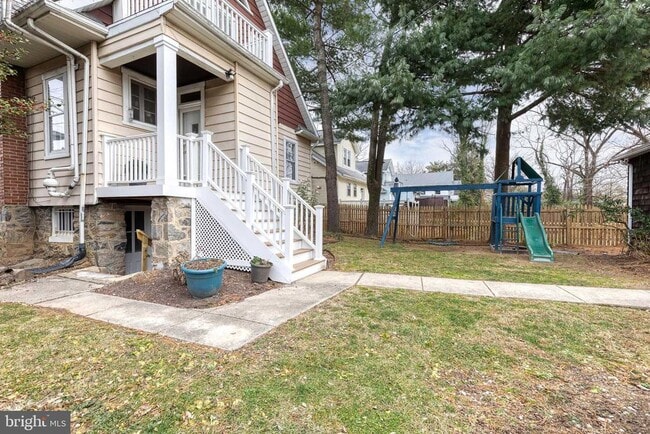 Building Photo - 401 E Lake Ave