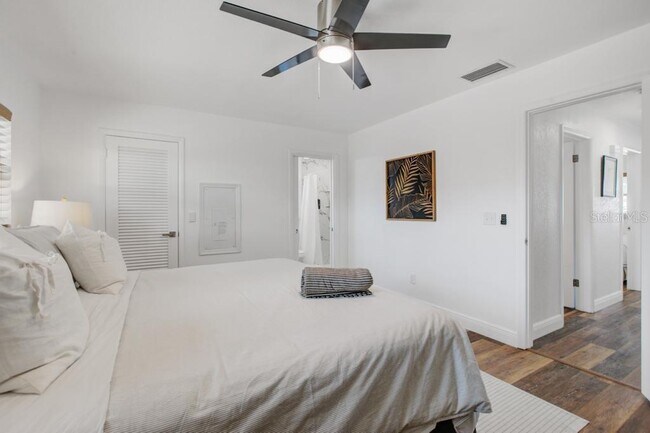 Building Photo - 2121 Greenbriar Blvd