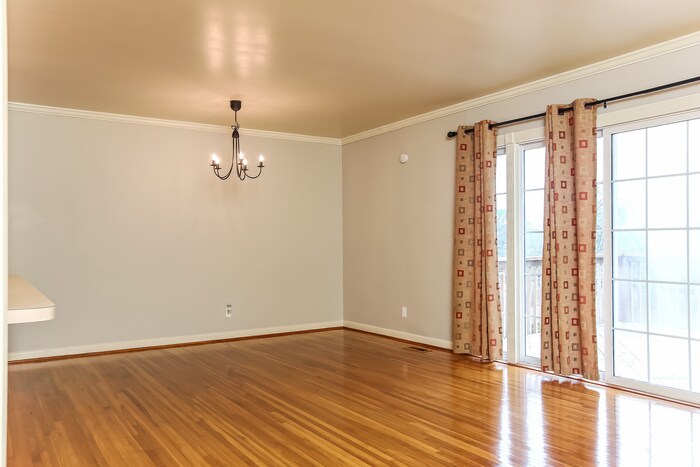 Building Photo - 612 Hall Dr