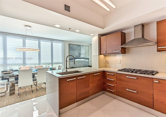 Building Photo - 3535 S Ocean Dr