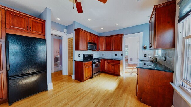 Building Photo - [In-Unit Laundry; Garden] Townhouse-Style Living, with Historical Details & Parking!