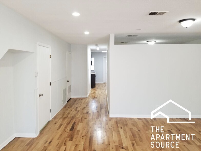 Building Photo - 4642 N Francisco Ave